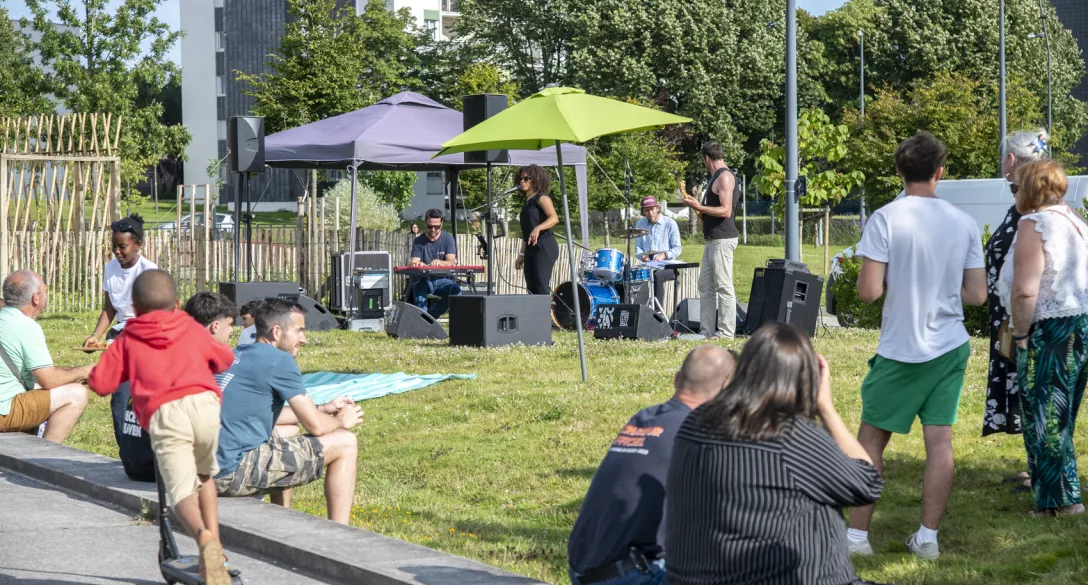 LE FESTIVAL DANS LES QUARTIERS